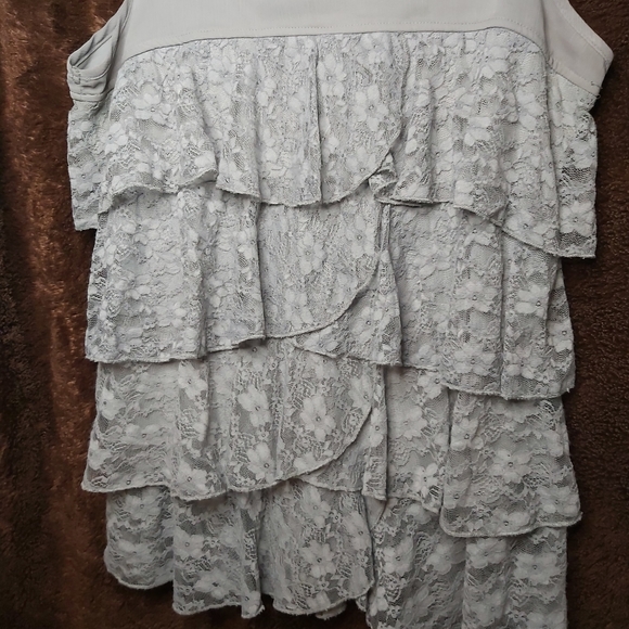 Little lace gray top.. sleeveless and perfect fit for jeans day - Picture 10 of 11